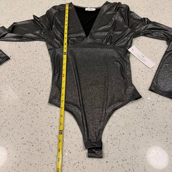 NWT LIVE IN THE MOMENT Metallic Shimmer Dark Silver Bodysuit Size M Deep V - Picture 9 of 10